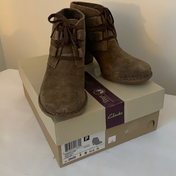 Clarks Carleta Lyon khaki suede Ankle Bootie - Picture 3 of 10